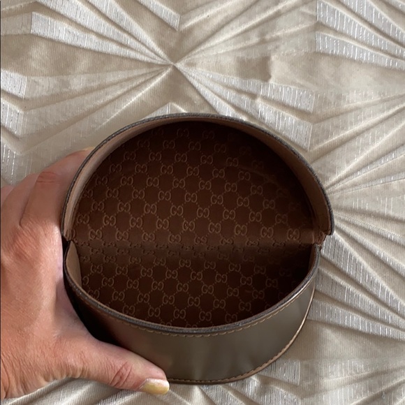 Gucci Women’s Sunglasses slightly worn - Picture 12 of 17